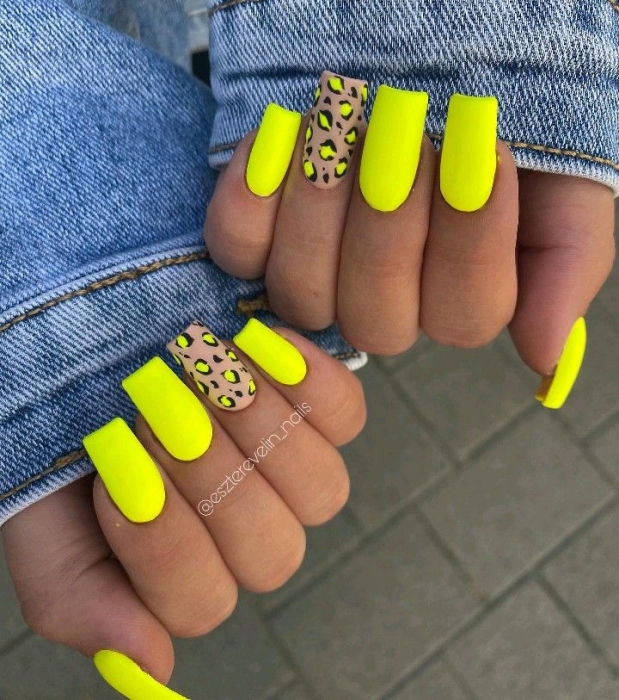 Желтые ногти с леопардовым стемпингом, фото
