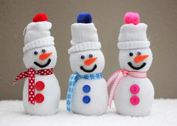 «Веселый Снеговик» — поделка в технике папье-маше