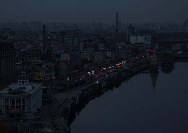 Киев без света: захватывающие фотографии, которые подорвали Сеть - фото №1