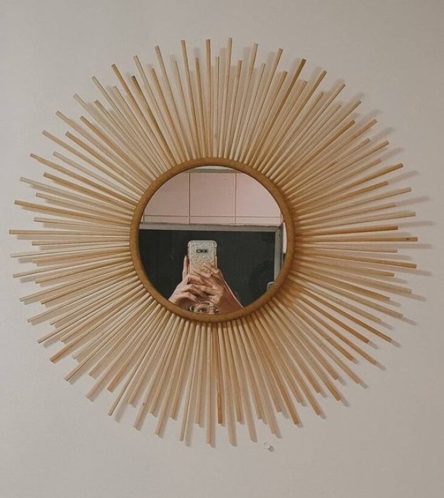 Декор из деревянных шпажек для зеркала