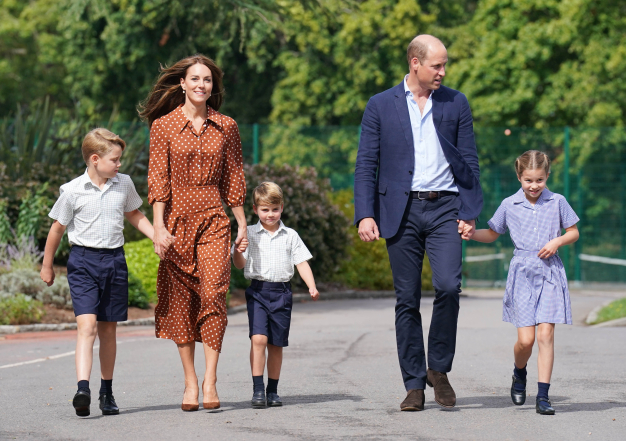 Кейт Миддлтон и принц Уильям с детьми, фото