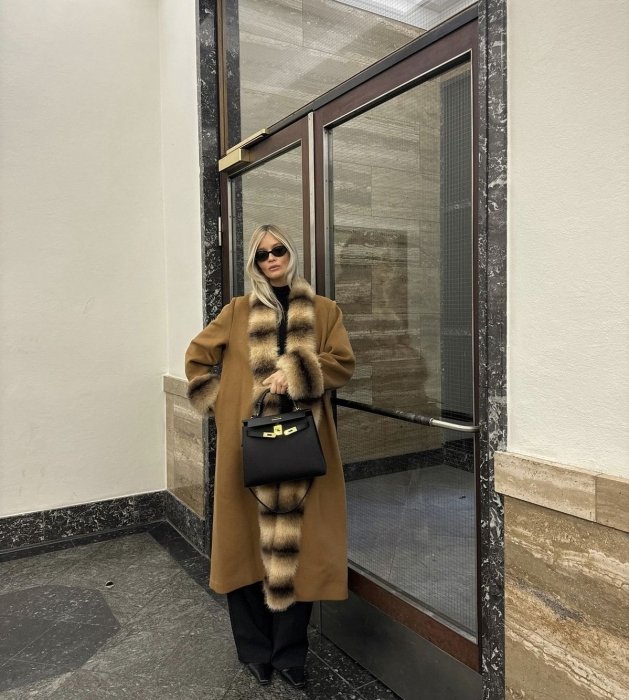 Пальто з хутряним коміром, фото