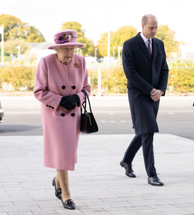 Королева Елизавета II впервые за 7 месяцев появилась на публике (ФОТО) - фото №1