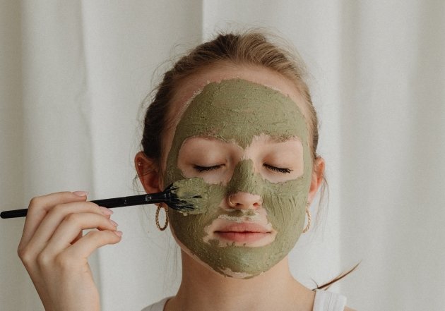 У чому відмінність між альгінатними, гідрогелевими та тканинними масками