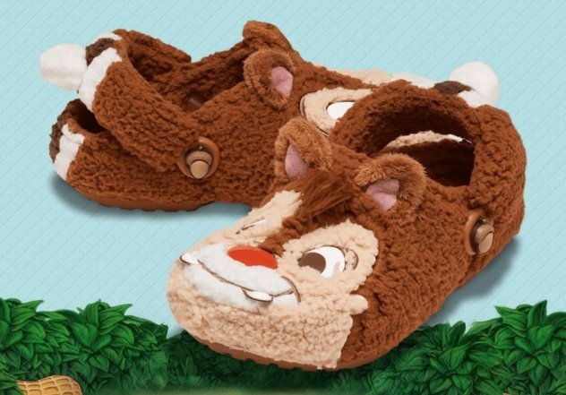 Crocs и Disney — тапочки с Чипом и Дейлом — фото