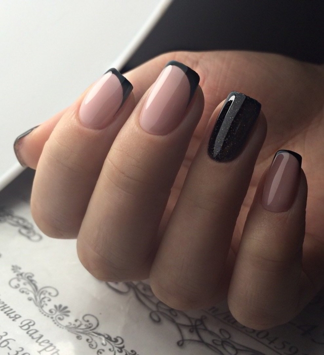 Черный френч сейчас в тренде: стильные идеи для ногтей с черными кончиками (ФОТО) - фото №6
