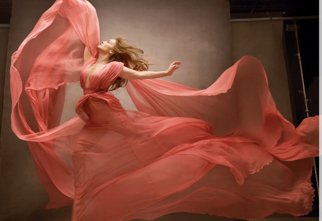 Миссис Аффлек: Дженнифер Лопес украсила обложку американского Vogue - фото №3