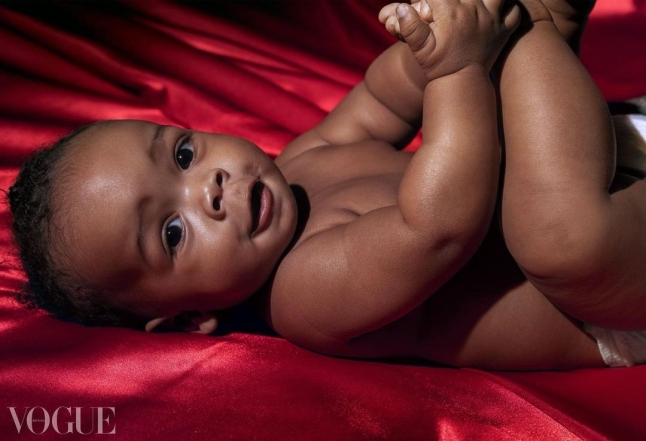 Беременная Рианна впервые снялась с сыном и возлюбленным A$AP Rocky для Vogue (ФОТО) - фото №2