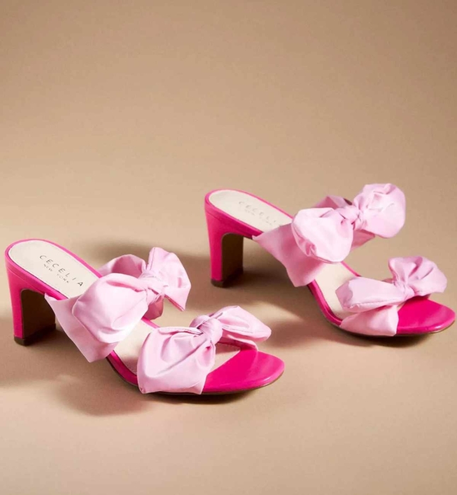Балетки, босоніжки на зав'язках та стиль Барбі: експерти назвали 5 пар модного взуття на літо 2023 року (ФОТО) - фото №15