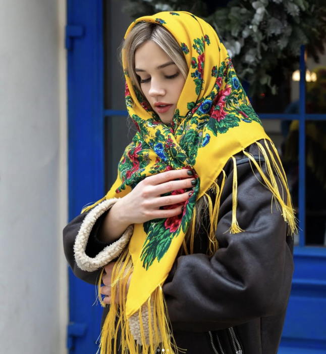 День украинского платка: как и с чем носить этот аксессуар, чтобы выглядеть стильно (ФОТО) - фото №2