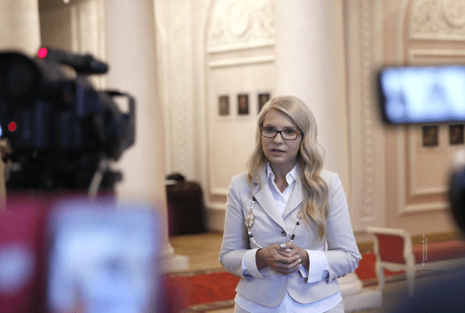 Юлия Тимошенко с распущенными волосами, фото