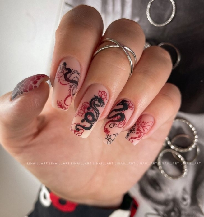 Маникюр с дракончиками: трендовые ногти на Новый год 2024 (ФОТО) - фото №1