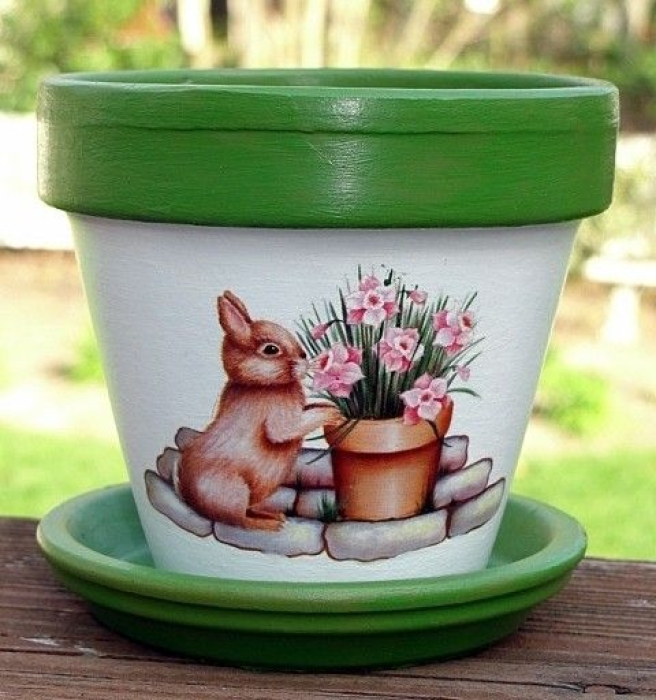 Горшок с изображением кролика и цветов, фото