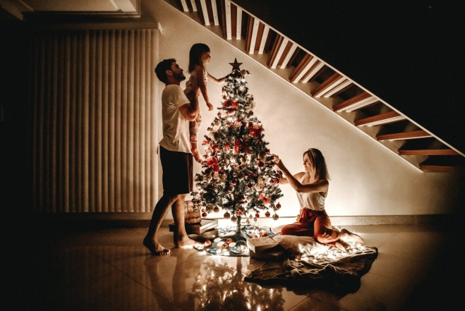 Здесь елка точно долго не выстоит! Где не стоит ставить новогоднее дерево в доме - фото №1