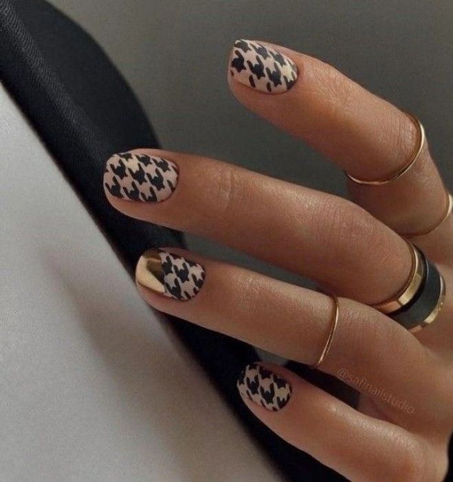 Маникюр в стиле Коко Шанель: изящные ногти для женщин любого возраста (ФОТО) - фото №17
