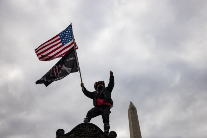 Сторонники Дональда Трампа устроили протесты у здания конгресса США (ФОТО+ВИДЕО) - фото №1