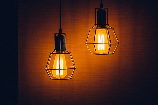 Плюсы и минусы энергосберегающих лампочек