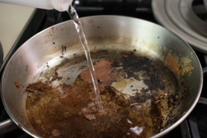 Як відмити сковороду від нагару