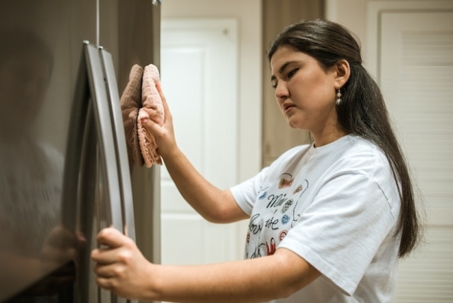 Как ухаживать за холодильником, чтобы не было противных запахов