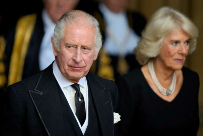 Хотят лишить титулов — как королевская семья отреагировала на скандальный фильм принца Гарри и Меган Маркл - фото №3