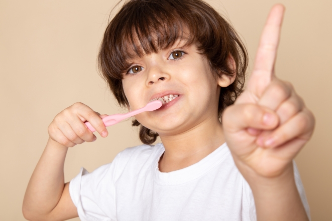 Дитяча зубна паста: як батькам вибрати найкращу за складом і дією? (ПОРАДИ) - фото №1