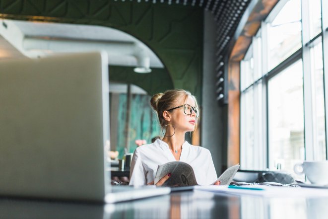 Як отримати підвищення на роботі жінці — як подолати невидимі перешкоди та дискримінацію — поради