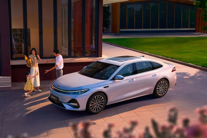 Комфорт і простір седану Geely Galaxy A7