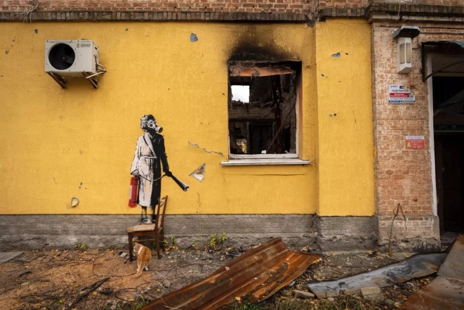 Знаменитый уличный художник Бэнкси создал семь муралов в Украине (ФОТО) - фото №5