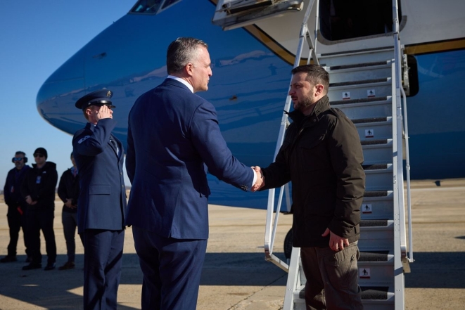 Владимир Зеленский прибыл в Вашингтон: первые фото с поездки президента - фото №2