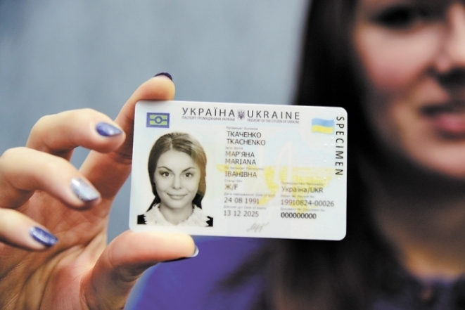В Украине будут менять бумажные паспорта на пластиковые: что нужно знать об этом - фото №2