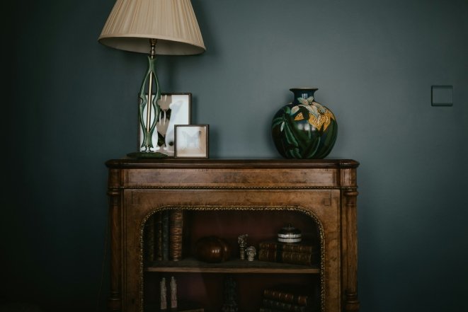 Темний колір стін