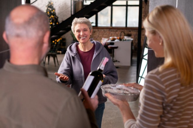 Як ввічливо попросити гостей на вихід