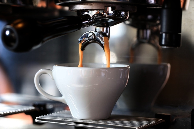 "Чи можна пити каву з їжею?": популярний лікар-дієтолог розповів про наслідки такої звички - фото №2