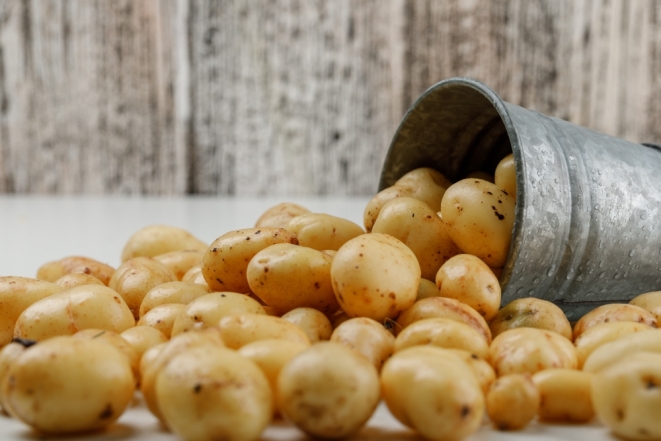 Как хранить молодой картофель дома