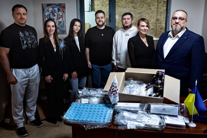 The Rasmus і "Охматдит": музиканти зняли документальний фільм про візит і допомогу дитячій лікарні в Україні