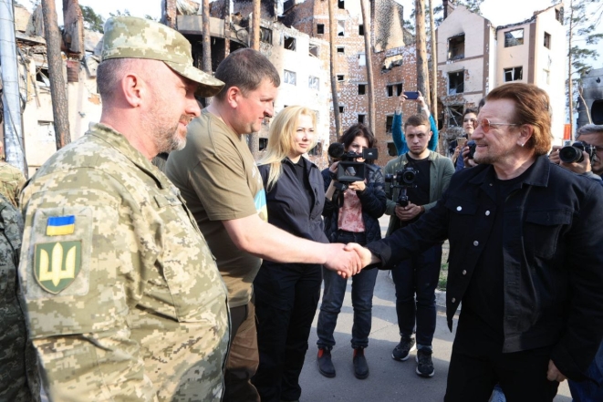 Солист группы U2 Боно приехал в Украину
