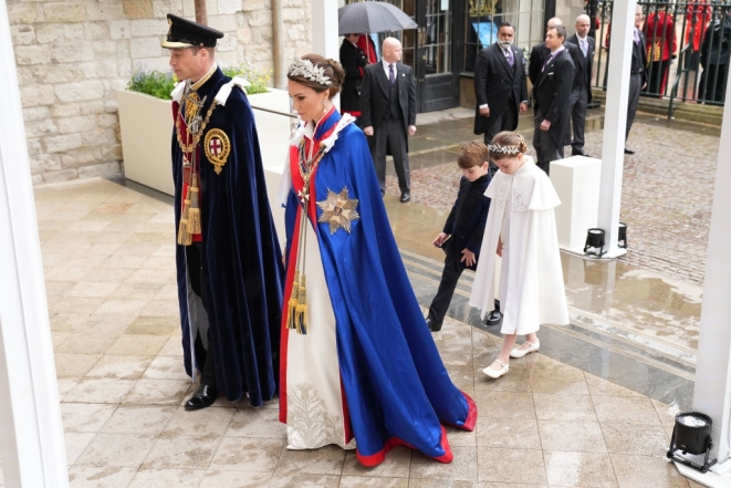 Кейт Миддлтон прибыла на коронацию Чарльза III в невероятном наряде с бриллиантами (ФОТО) - фото №1