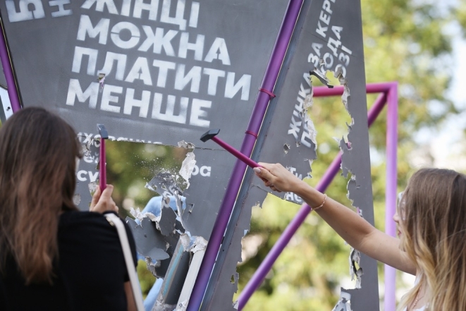 Освободить женщину от стереотипов: в Киеве открылась новая скульптура (ФОТО) - фото №3