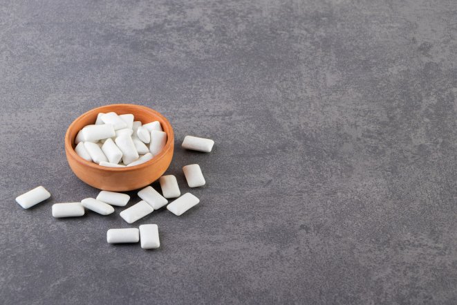 Жувальна гумка: користь для зубів, міфи та 10 цікавих фактів про відомий продукт