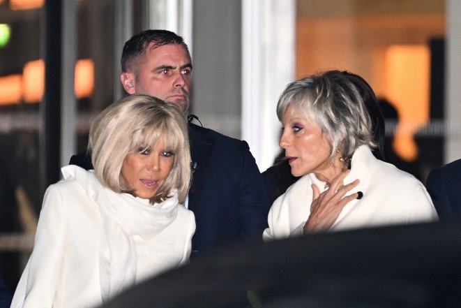 Брижит Макрон на Неделе моды в Париже.