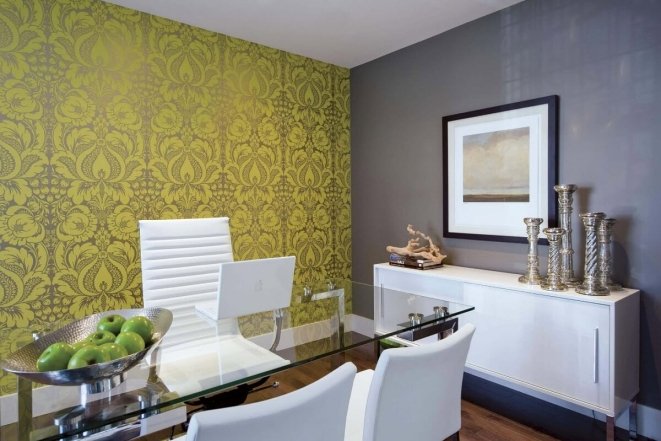 Стик двох видів контрастних шпалер