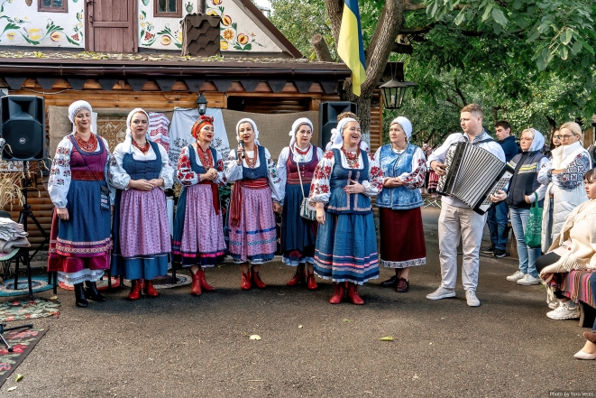 Уникальное событие: в Киевской области положили начало Всеукраинскому дню традиционной украинской одежды - фото №2