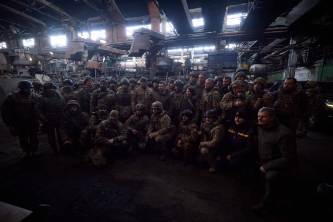 Президент Украины Владимир Зеленский прибыл в Бахмут - фото №4