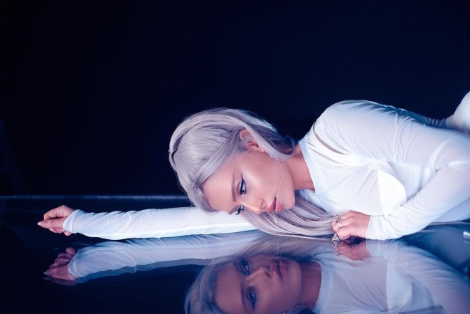 "Под прицелом": певица MARKELOVA презентует новый сингл - фото №2