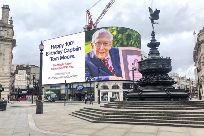 Ветеран Том Мур, собравший 40 миллионов для врачей, отпраздновал 100-летие (ФОТО) - фото №7