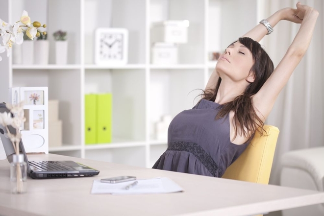 Поставьте труд на паузу: почему важно делать перерывы и двигаться при сидячей работе - фото №1