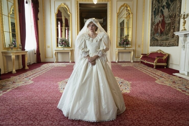600 часов работы и 100 метров кружева. Как шили свадебное платье принцессы Дианы для 4 сезона сериала "Корона" - фото №4