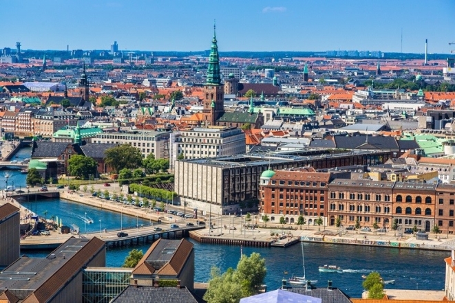 Любовь без границ: Дания разрешила въезжать в страну влюбленным - фото №1