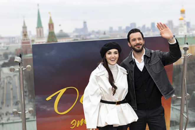 Кто из известных турецких актеров молчит о войне и работает в россии