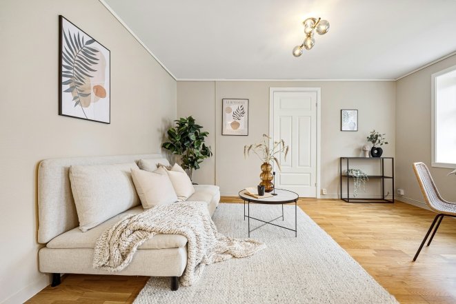 Детали интерьера с тканым пледом